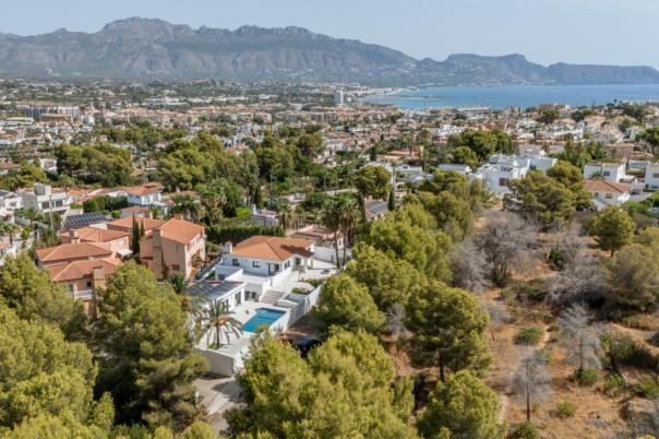 6 bed villas in Albir