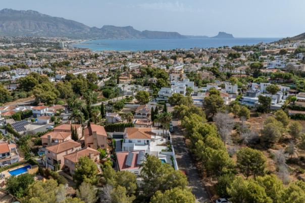 6 bed villas in Albir