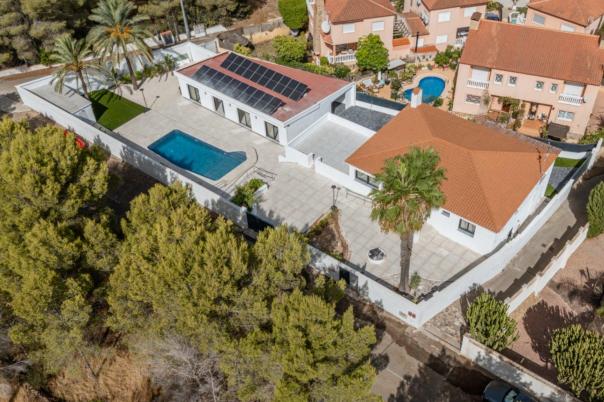 6 bed villas in Albir