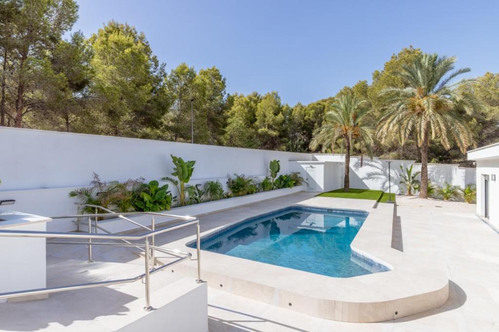 6 bed villas in Albir