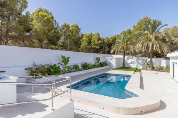 6 bed villas in Albir
