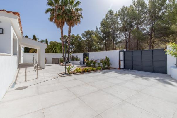 6 bed villas in Albir