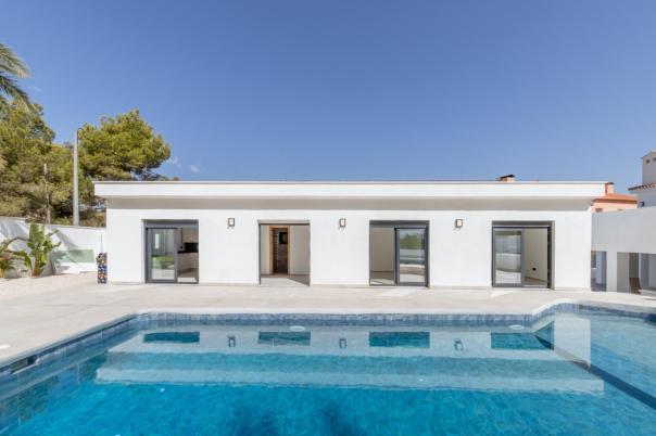 6 bed villas in Albir