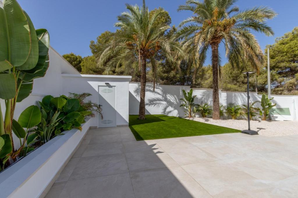 6 bed villas in Albir