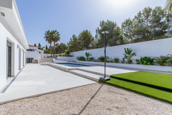 6 bed villas in Albir