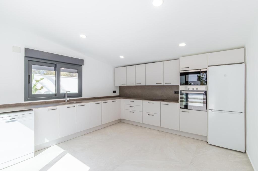 6 bed villas in Albir