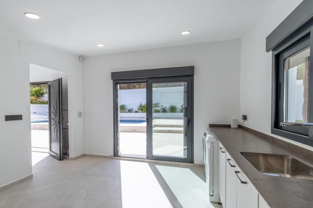 6 bed villas in Albir