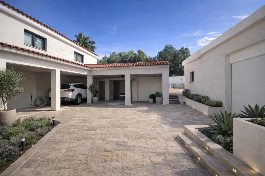 6 bed villas in Albir