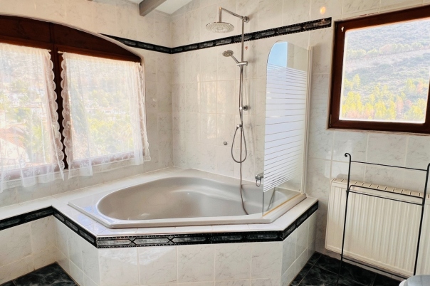 4 bed villa in Benitachell