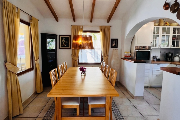 4 bed villa in Benitachell