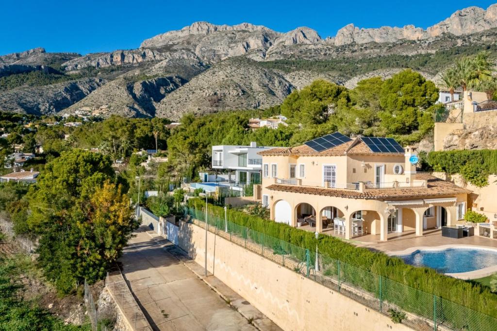 4 bed villa in Altea
