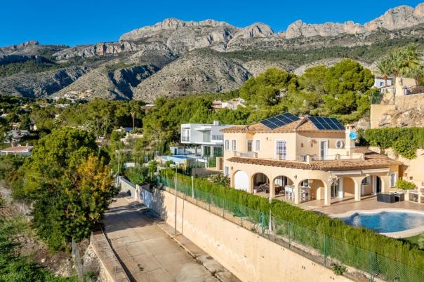 4 bed villa in Altea