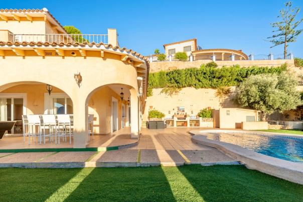 4 bed villa in Altea