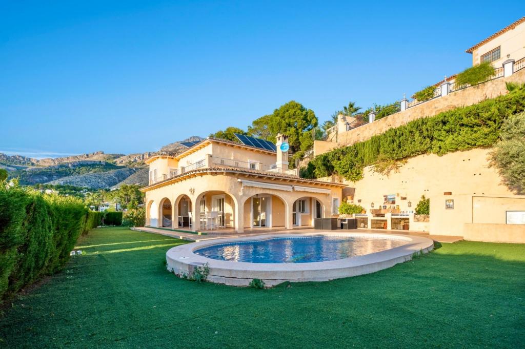 4 bed villa in Altea