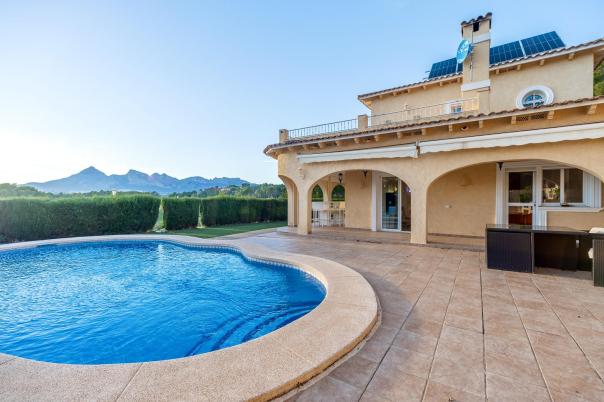 4 bed villa in Altea