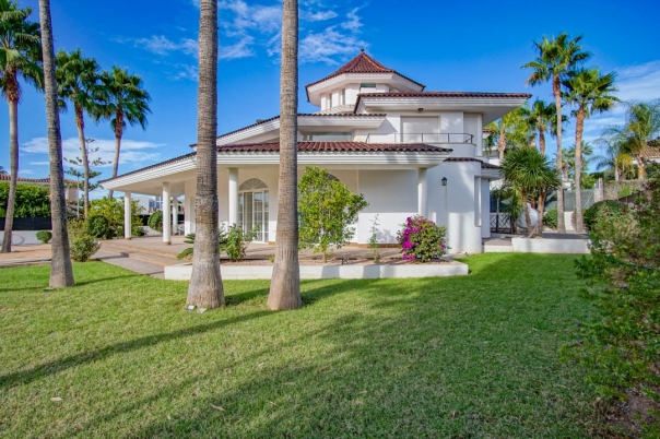 5 bed villa in Alfaz del Pi