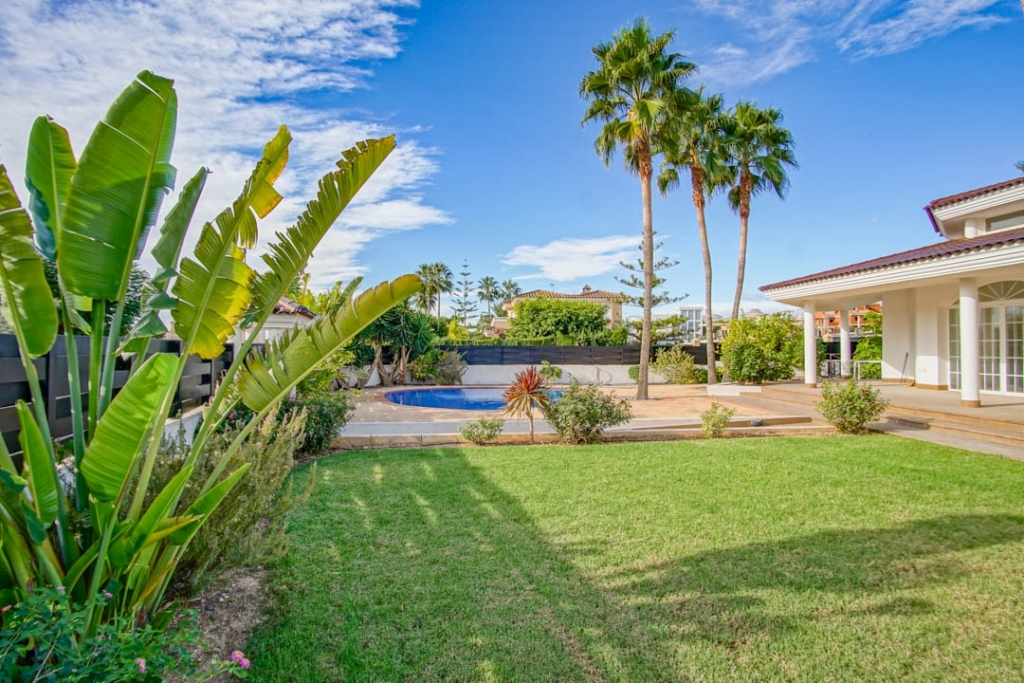 5 bed villa in Alfaz del Pi