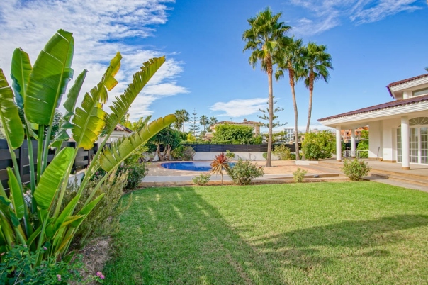 5 bed villa in Alfaz del Pi