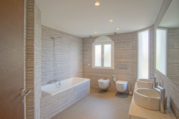 5 bed villa in Alfaz del Pi