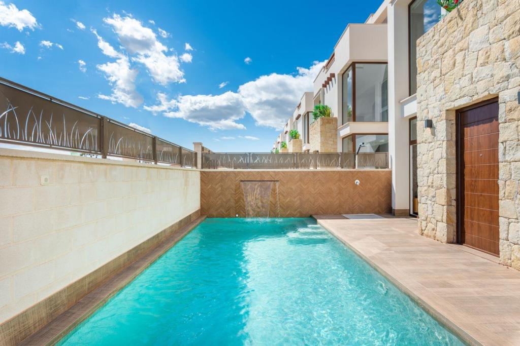 5 bed villa in Los Montesinos