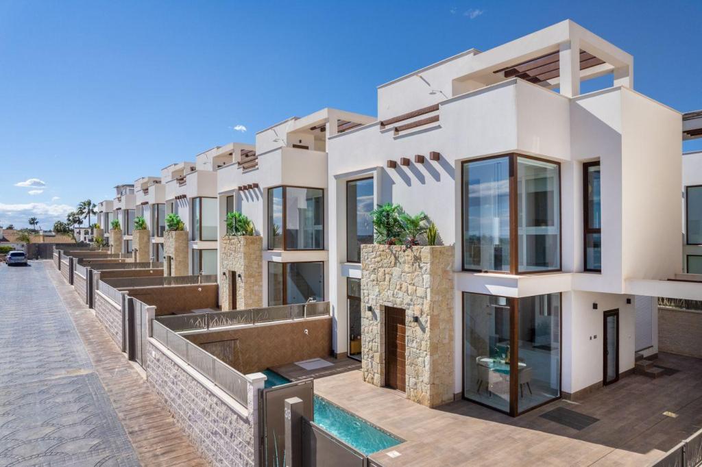 5 bed villa in Los Montesinos