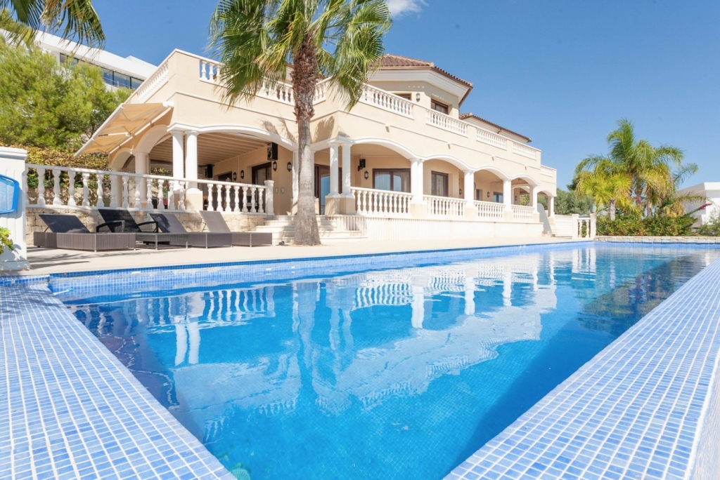 5 bed villa in Calp