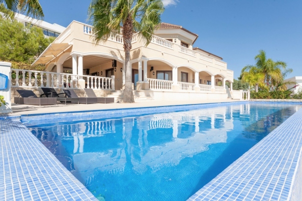 5 bed villa in Calp