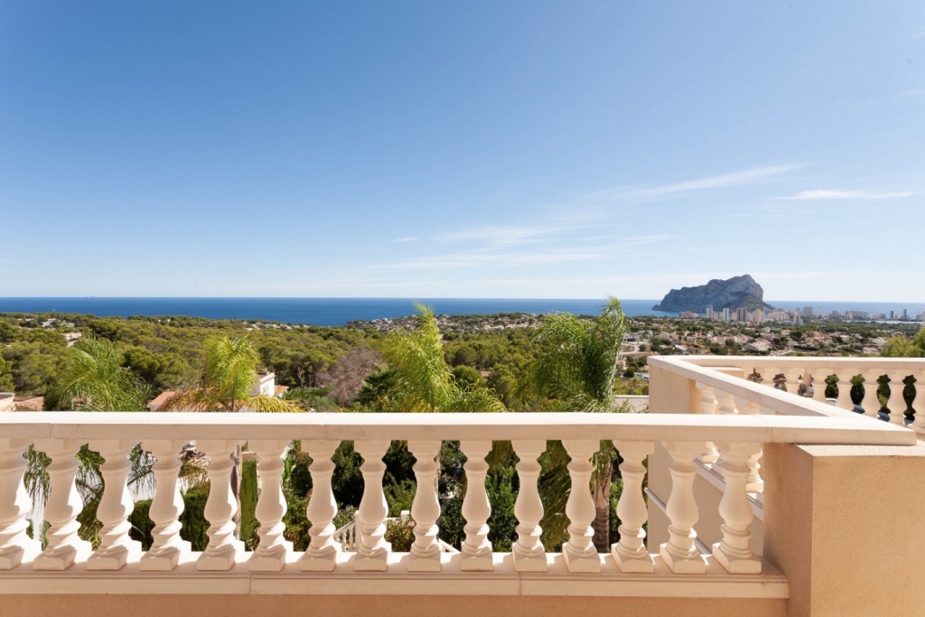 5 bed villa in Calp