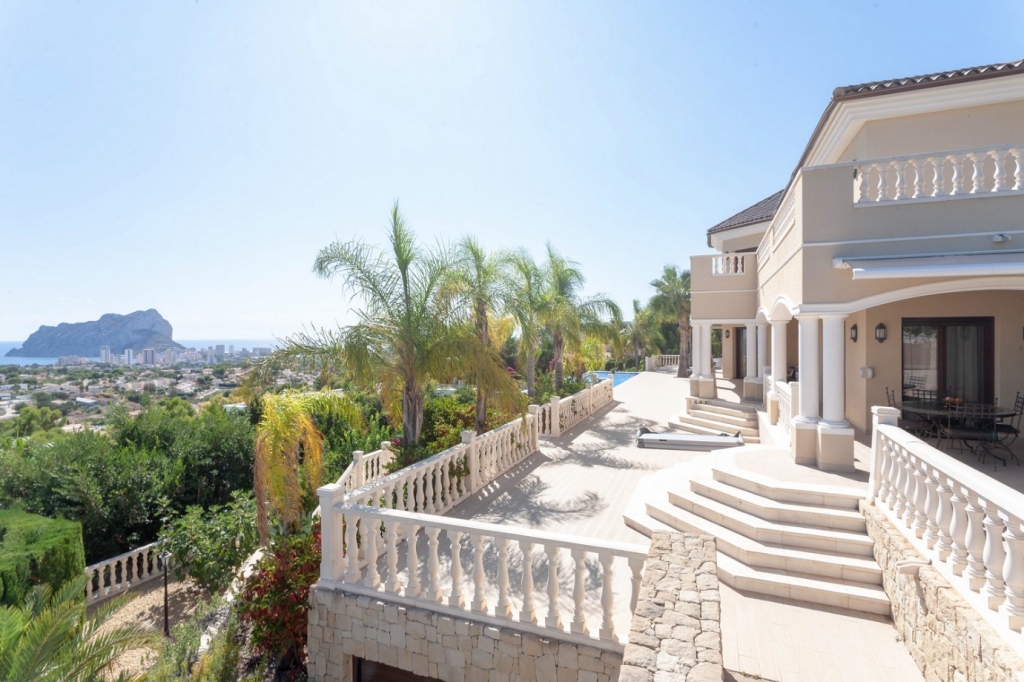 5 bed villa in Calp