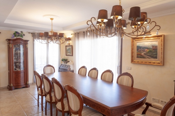 5 bed villa in Calp