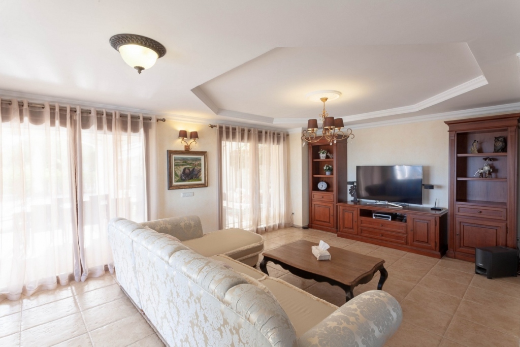 5 bed villa in Calp