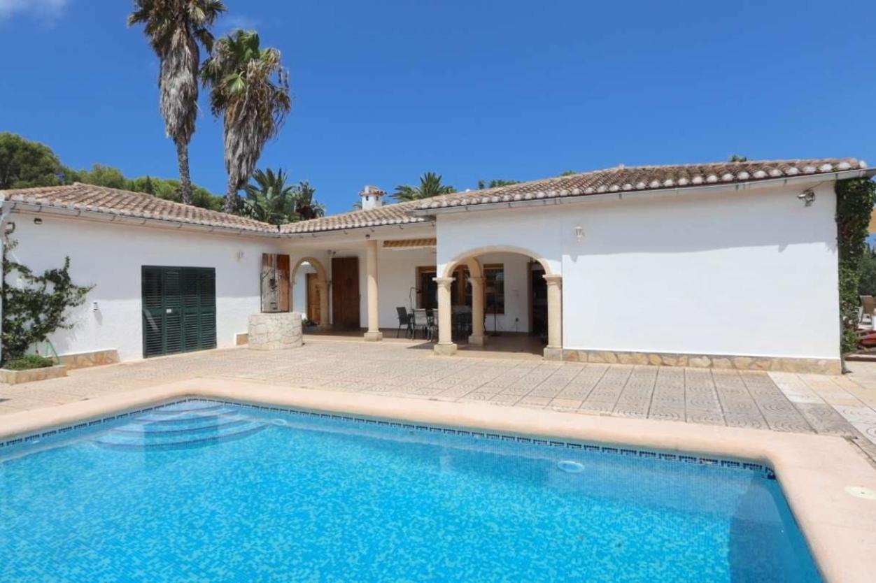 5 bed villas in Denia