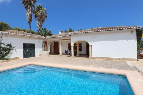 5 bed villas in Denia