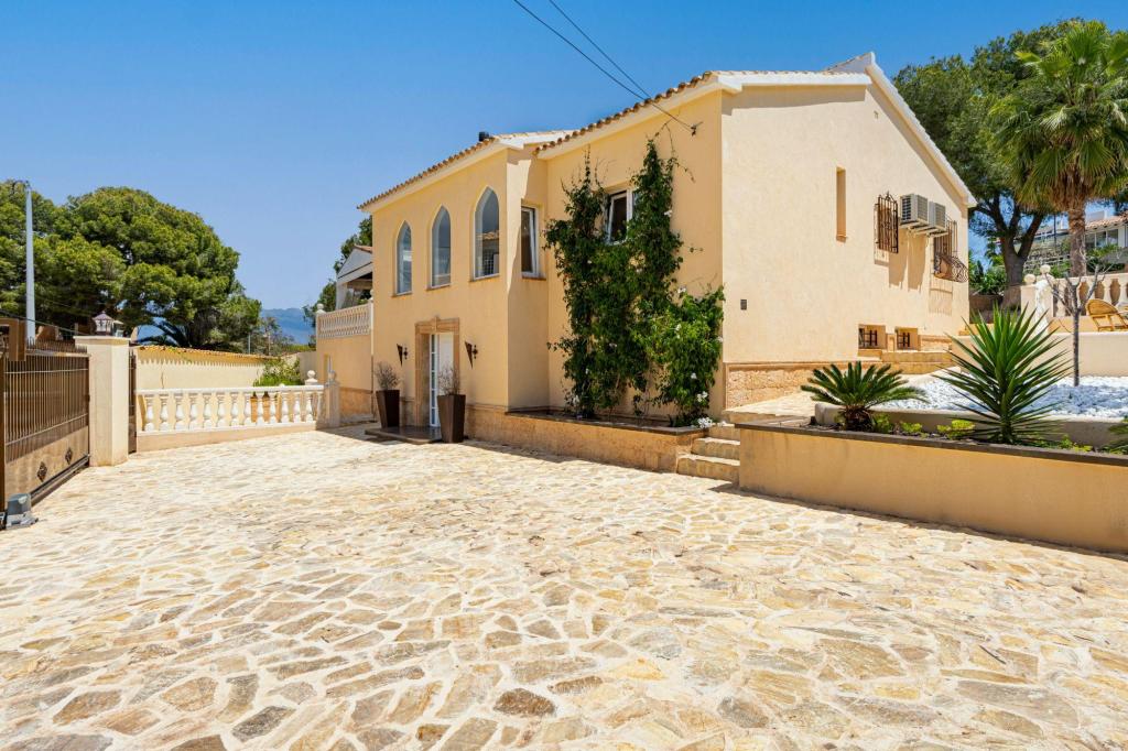 3 bed villa in Albir