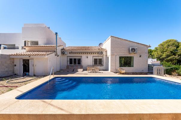 3 bed villa in Albir