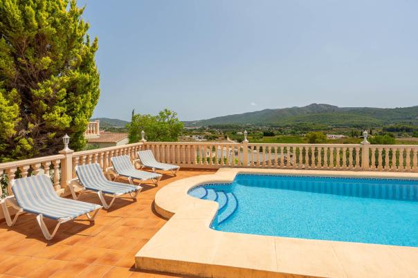 5 bed villa in Jalón