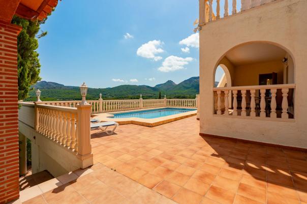 5 bed villa in Jalón