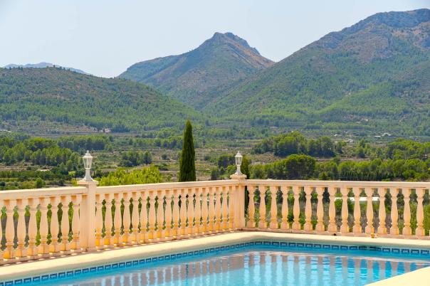 5 bed villa in Jalón