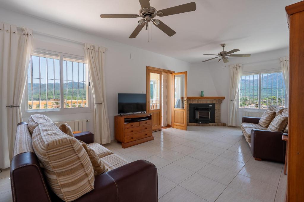 5 bed villa in Jalón