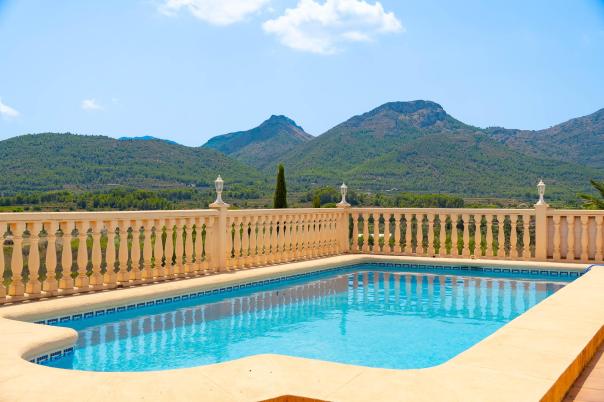 5 bed villa in Jalón