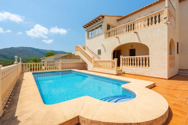 5 bed villa in Jalón
