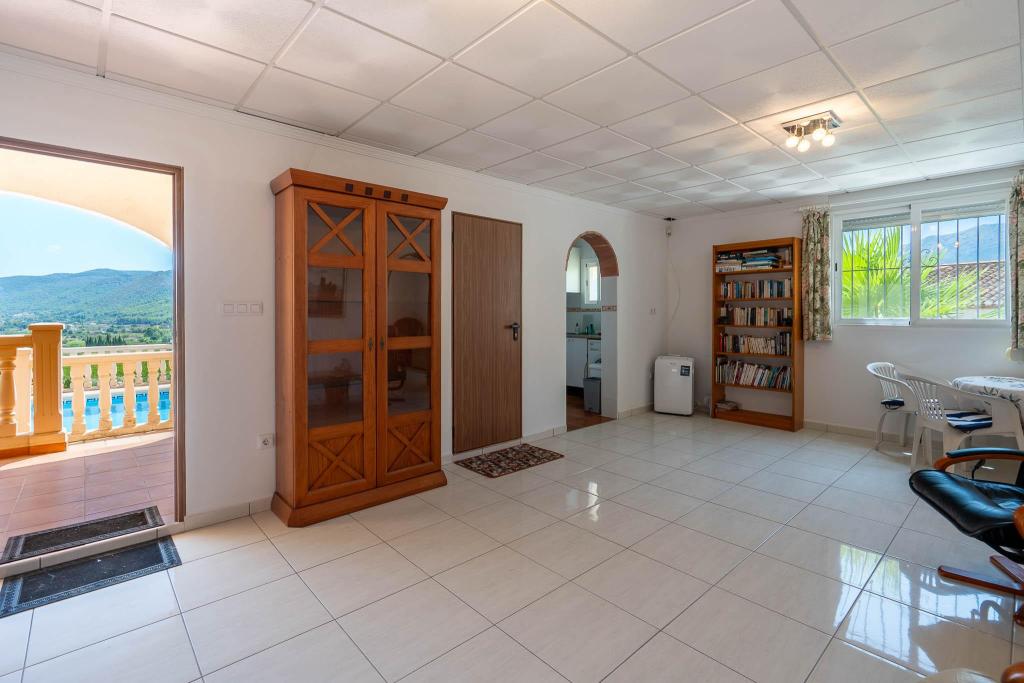 5 bed villa in Jalón