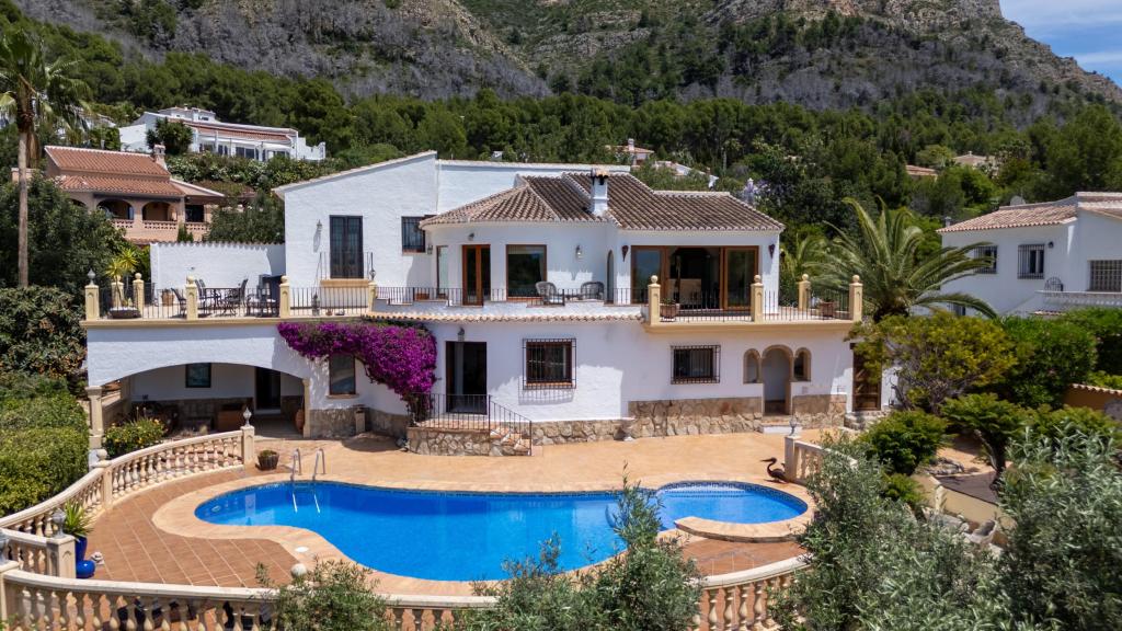 5 bed villas in Javea