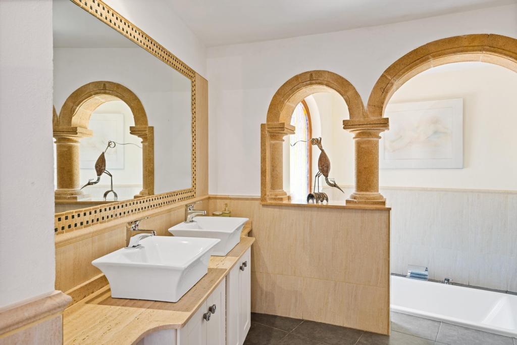 5 bed villas in Javea