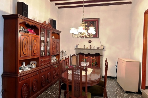 4 bed town_house in Sagra
