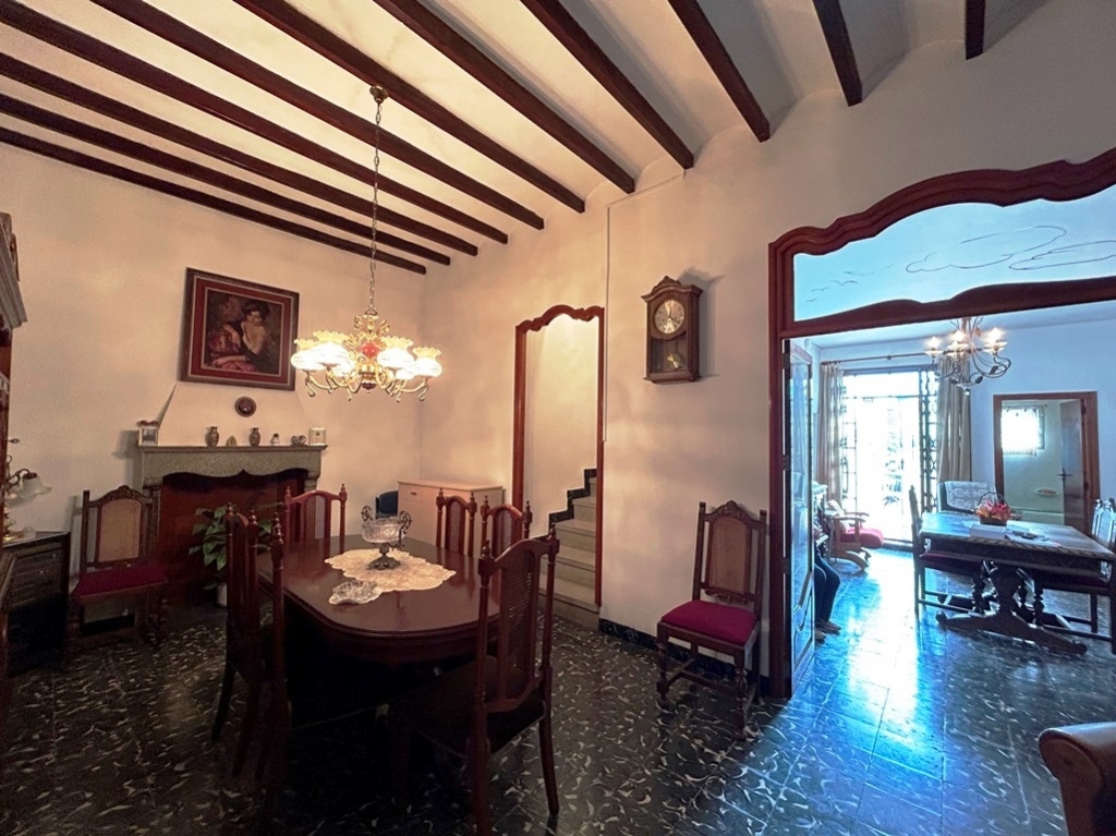 4 bed town_house in Sagra