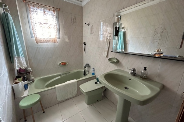 4 bed town_house in Sagra