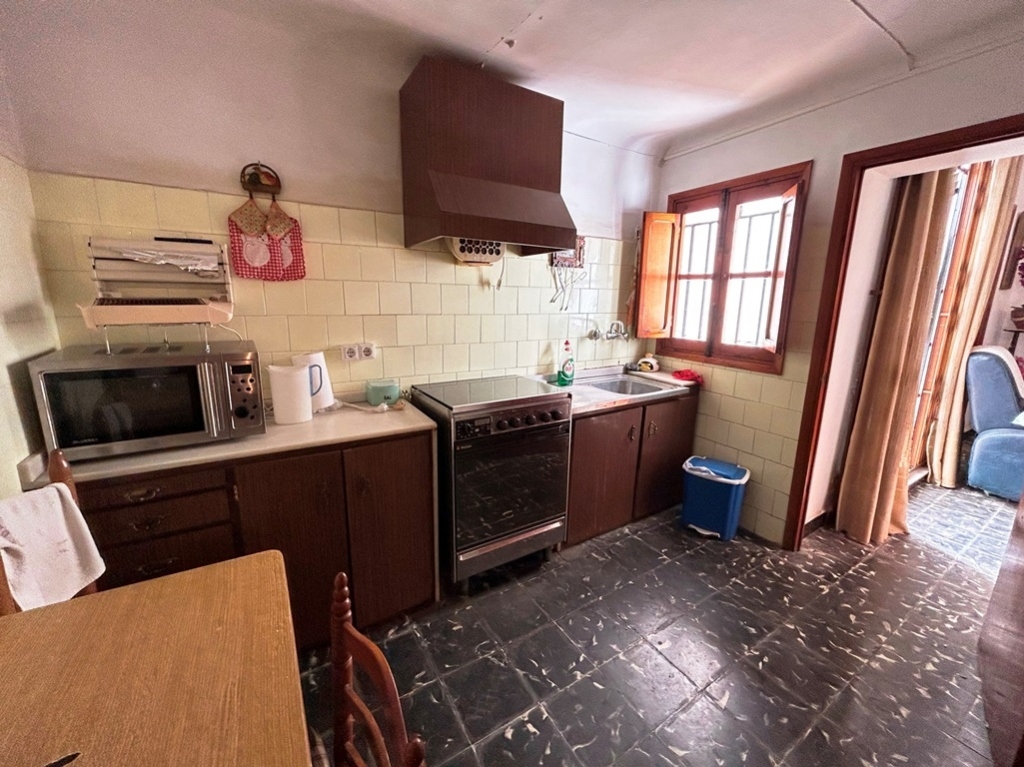4 bed town_house in Sagra