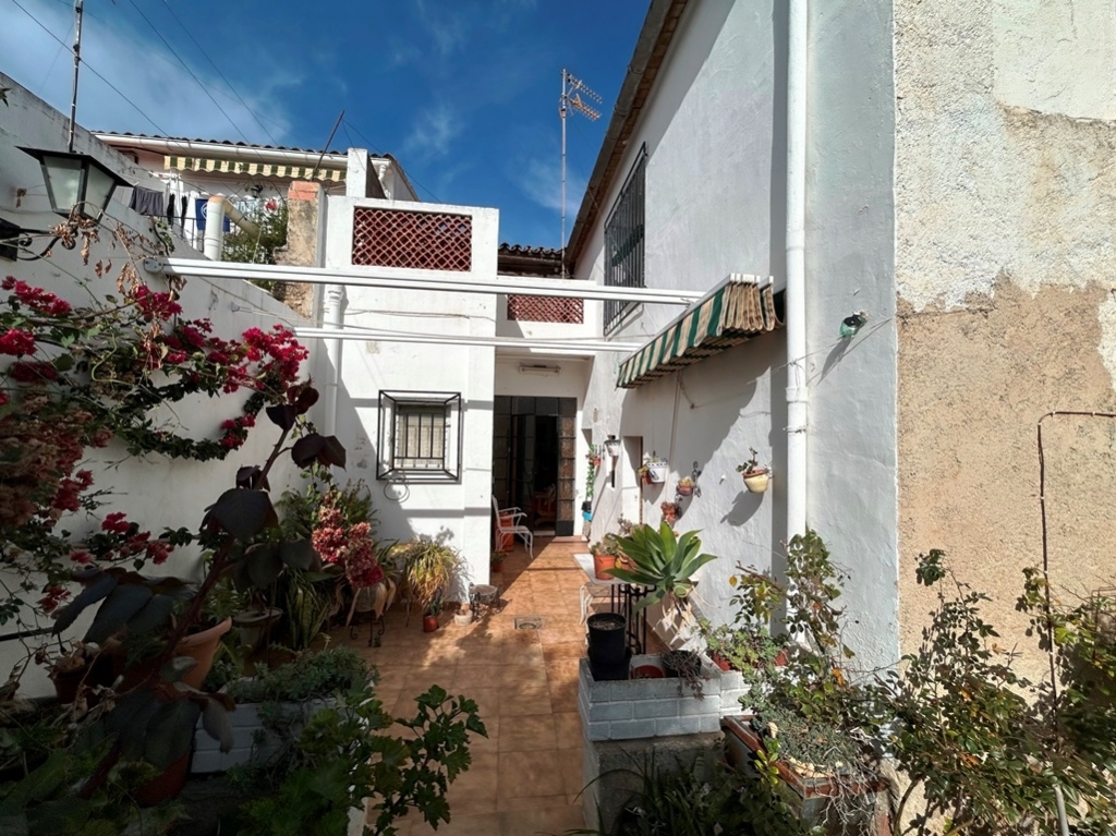 4 bed town_house in Sagra