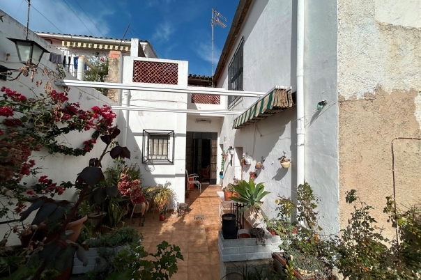 4 bed town_house in Sagra
